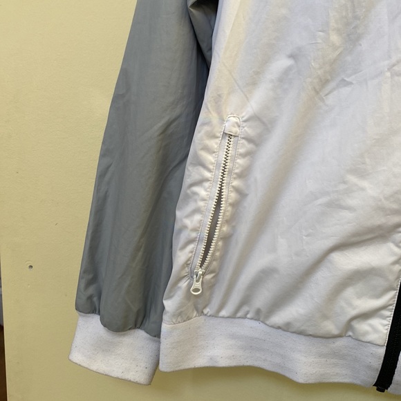 Nike wind breaker hoodie - Picture 3 of 9